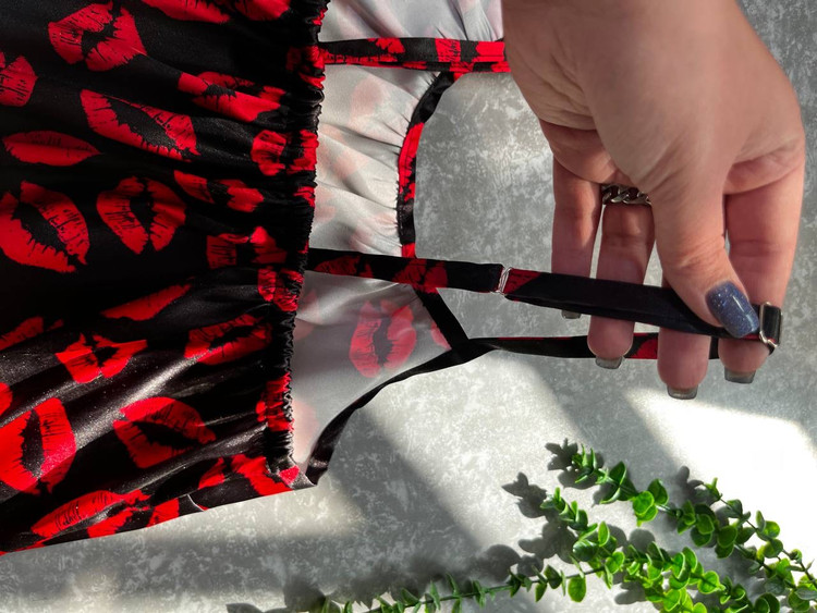 تاپ و شورتک ساتن طرح لب