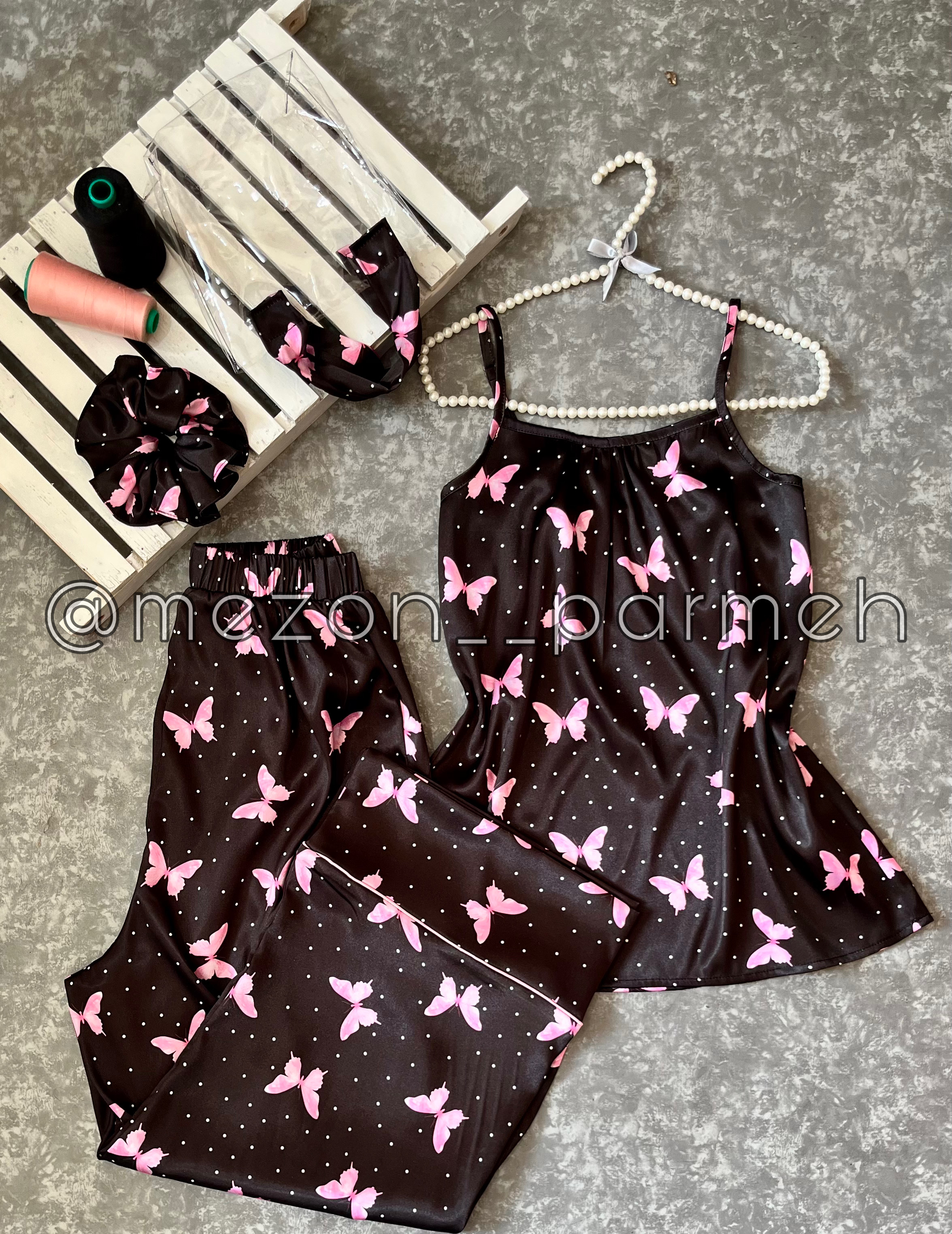 تاپ و شلوار ساتنLx پرمه مشکی خال دار پروانه صورتی