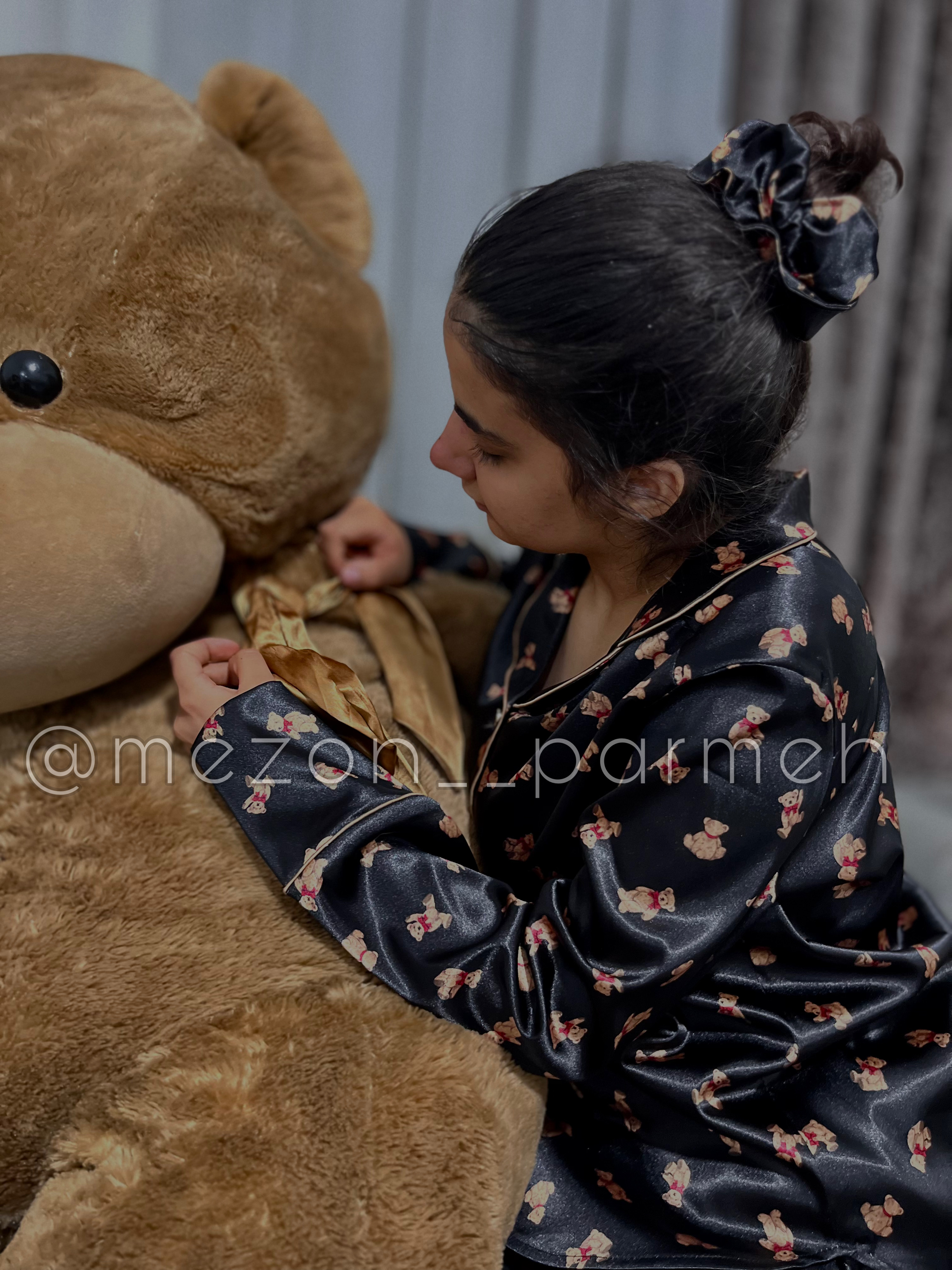 ست پیراهن و شلوار ساتنLx پرمه مشکی تدی پرمه