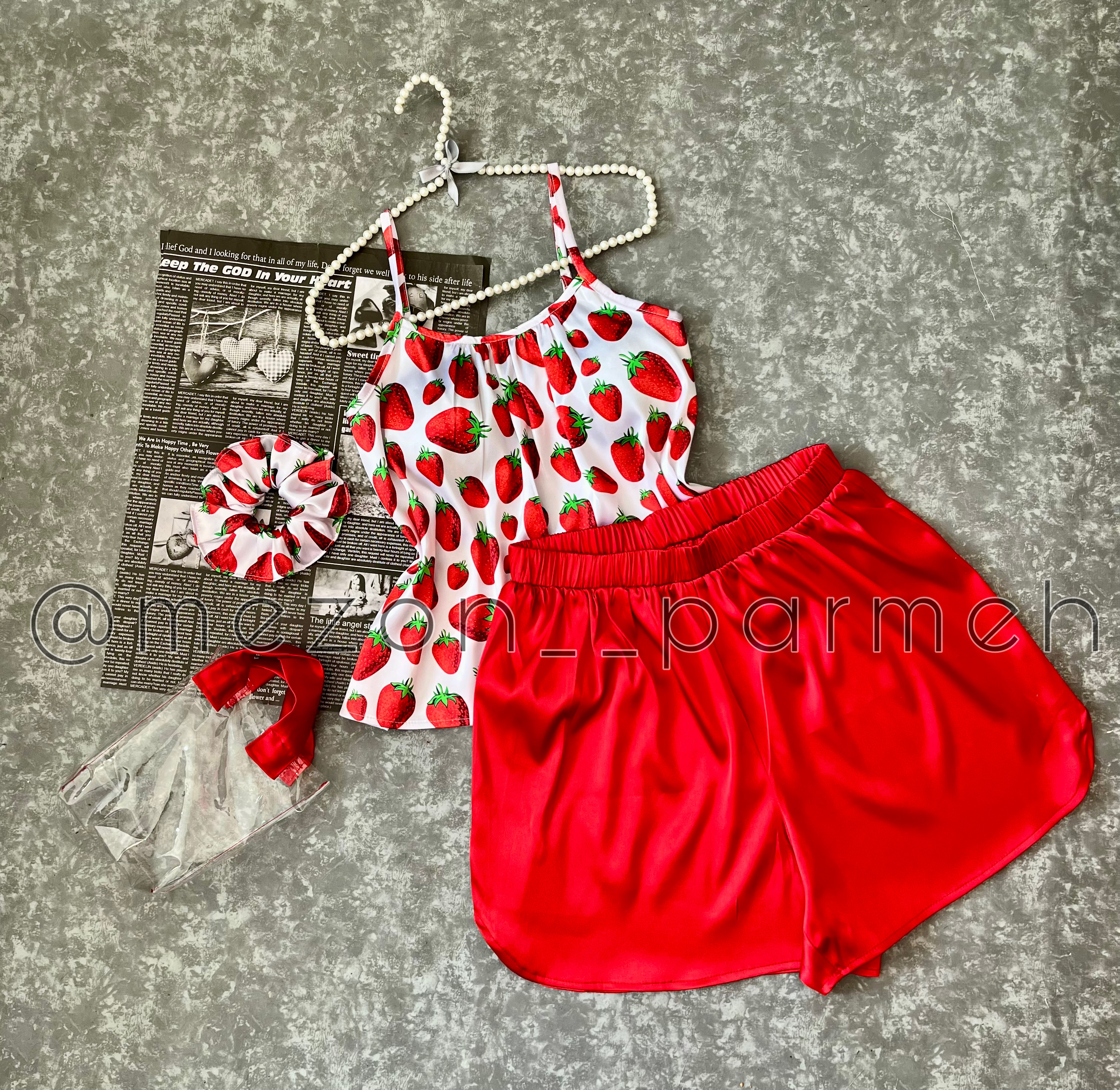 ست۴ تیکه تاپ و شورتک زنانه ساتنLxپرمه سفید توت فرنگی