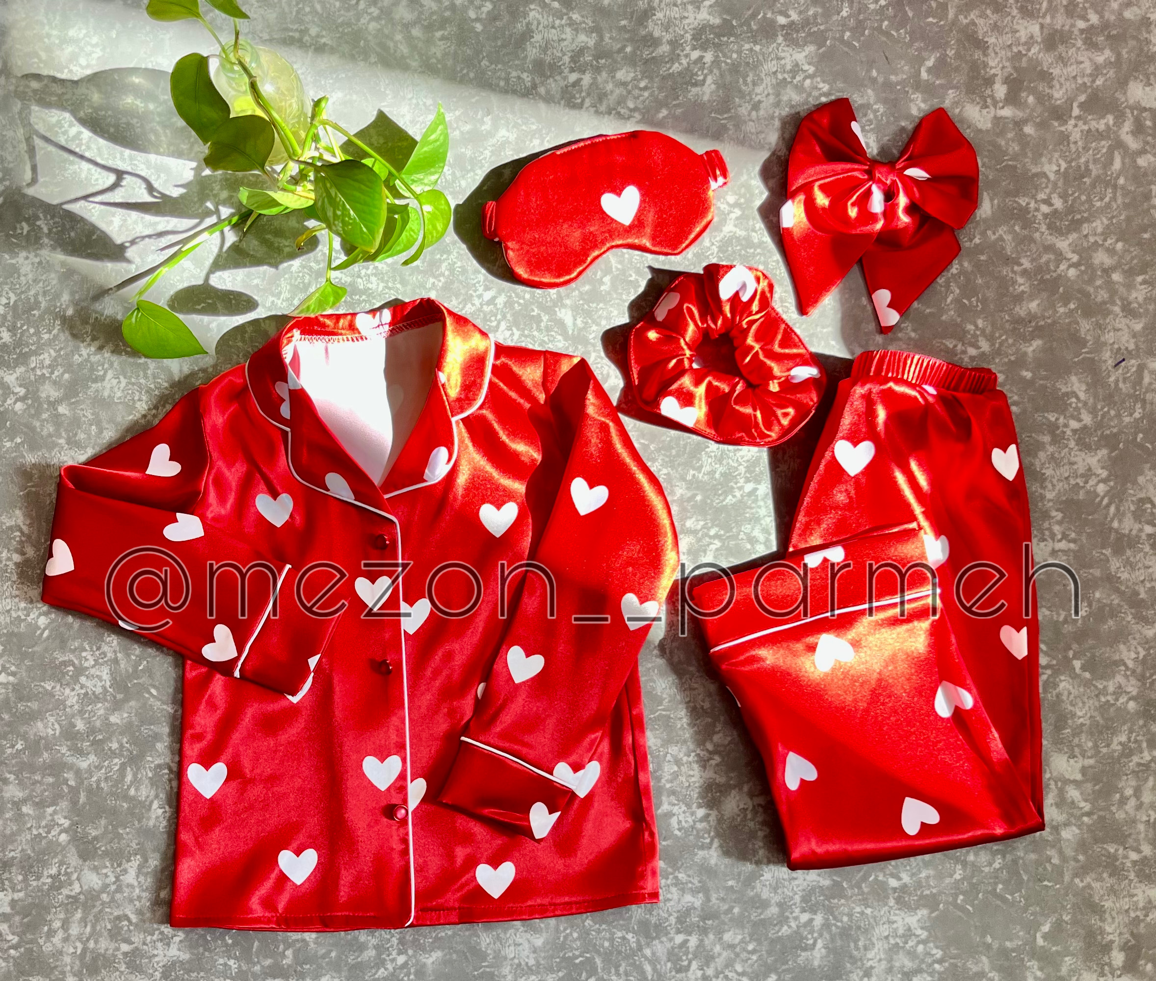 ست لباس خواب مادر و فرزندی ساتنLx قرمز قلب بزرگ سفید پرمه