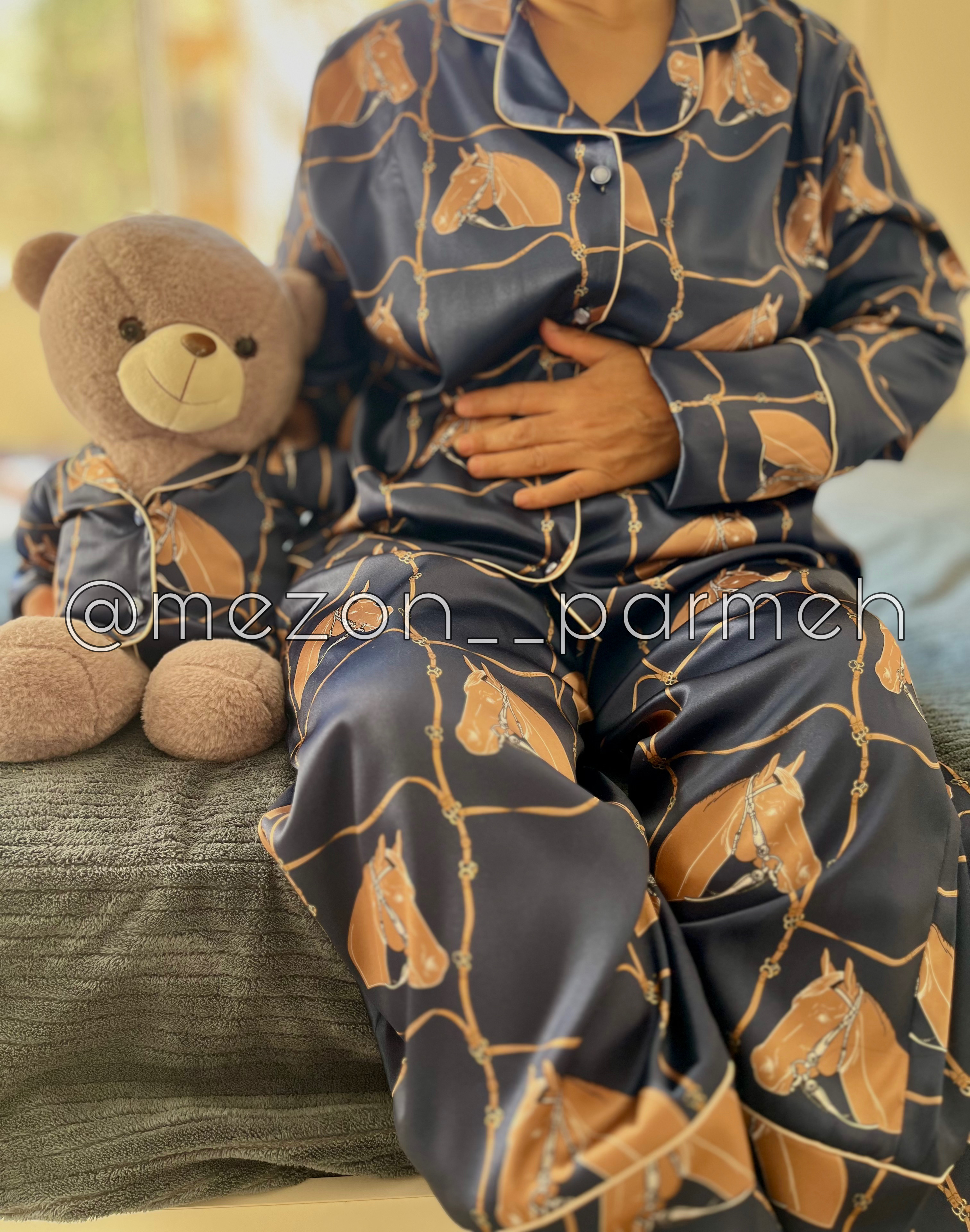 ست لباس خواب مادر و فرزندی ساتنLx سرمه ای طرح اسب